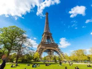thap-Eiffel-d-du-lich-chau-au-de-chiem-nguon