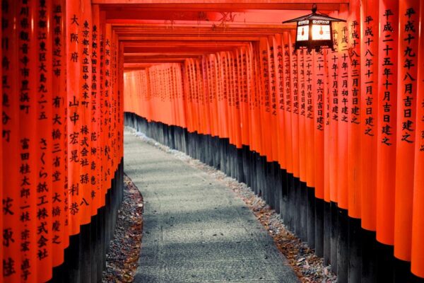 cong-torii-do-ruc-linh-hon-bat-diet-cua-nhat-ban