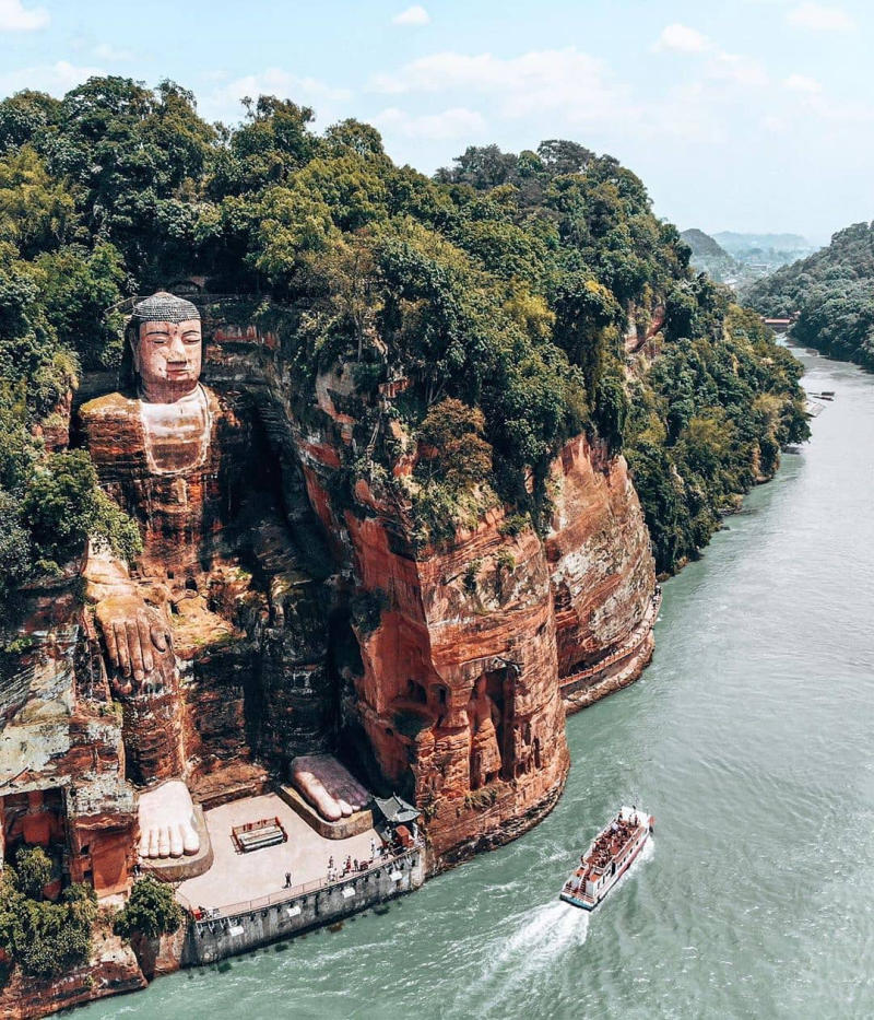 https://dulichmayman.com/wp-content/uploads/2025/12/kham-pha-phat-son-dai-de-tim-lai-binh-yen-noi-tam-3981-2.jpg